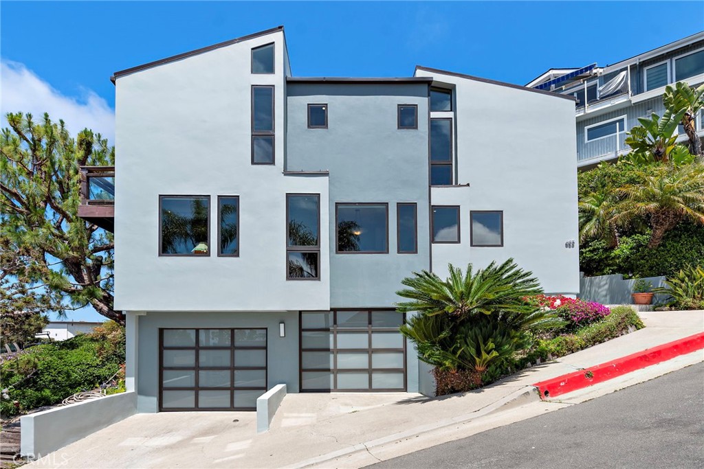 683 Alta Vista Way