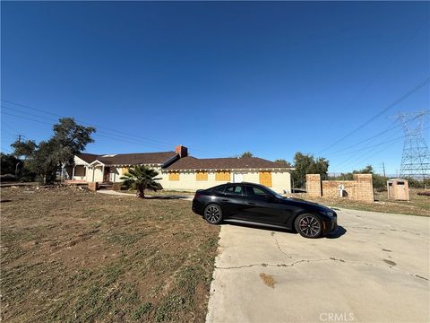 Photo of 8539 W Avenue L, Lancaster, CA 93536 (MLS # SR25223287)