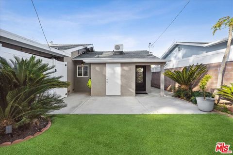 Photo of 9728 Kessler Avenue, Chatsworth, CA 91311 (MLS # 26640067)