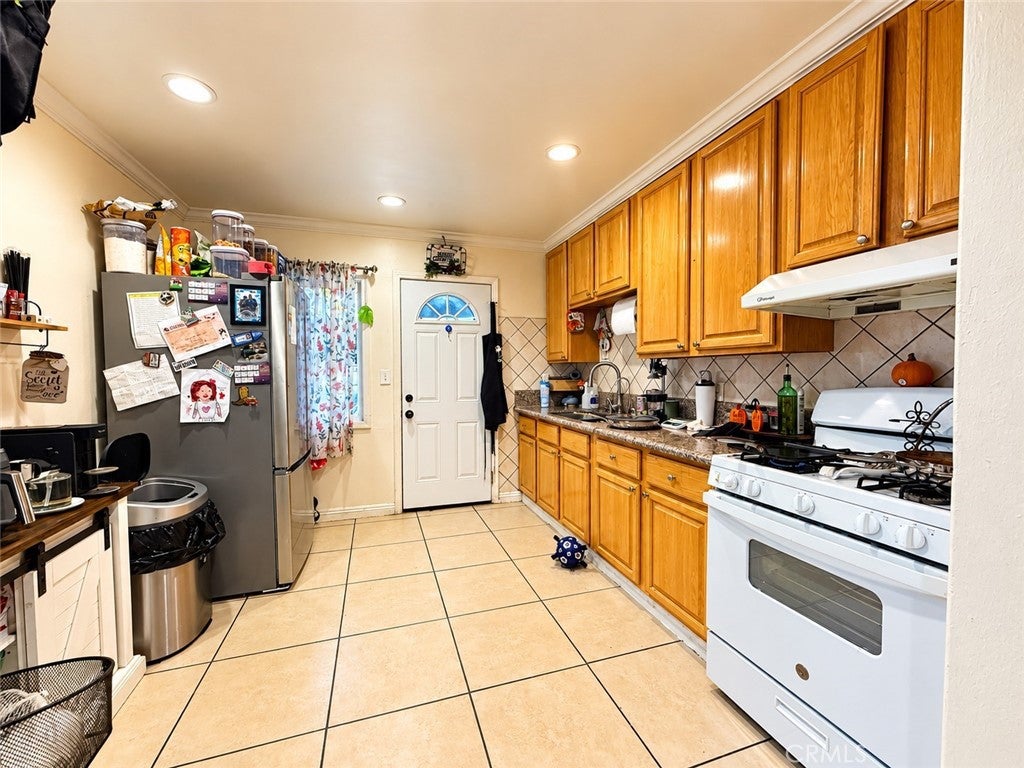 10966 Emery