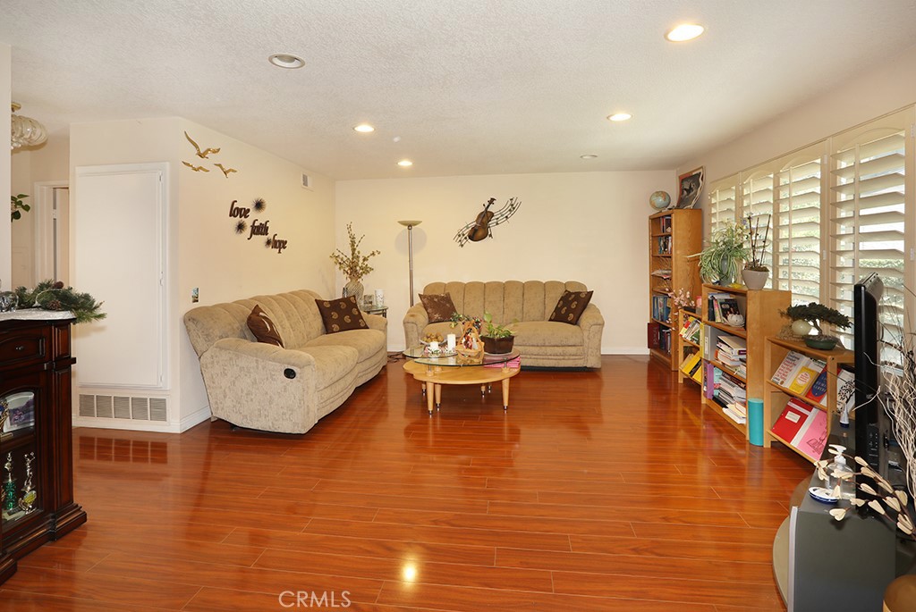 1201 W Cerritos Avenue 68