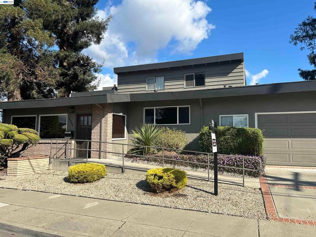 Photo of 3905 Nichandros St ST, Castro Valley, CA 94546 (MLS # 41152232)