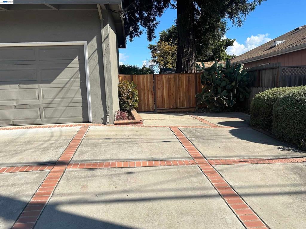 Photo of 3905 Nichandros St ST, Castro Valley, CA 94546 (MLS # 41152232)