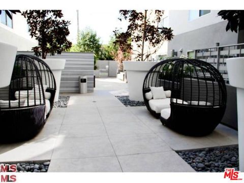 Photo of 1700 Sawtelle Boulevard #PH16, Los Angeles, CA 90025 (MLS # 26673613)