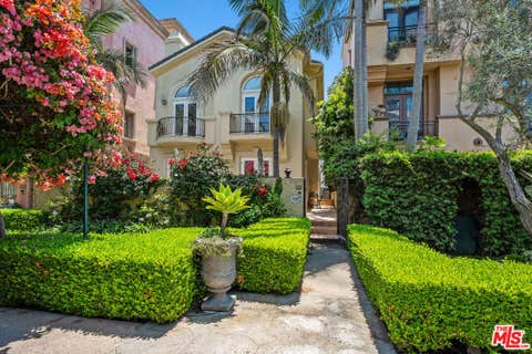 Photo of 118 Channel Pointe Mall, Marina Del Rey, CA 90292 (MLS # 26856401)