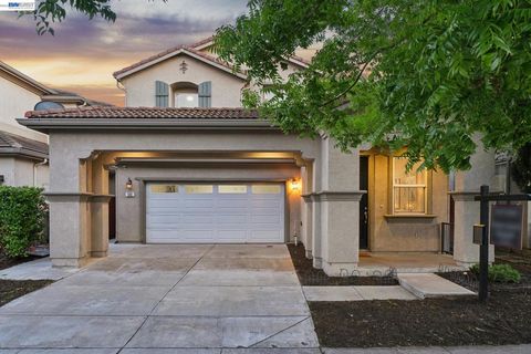 Photo of 300 American Farms Ave AVE, Lathrop, CA 95330 (MLS # 41134124)