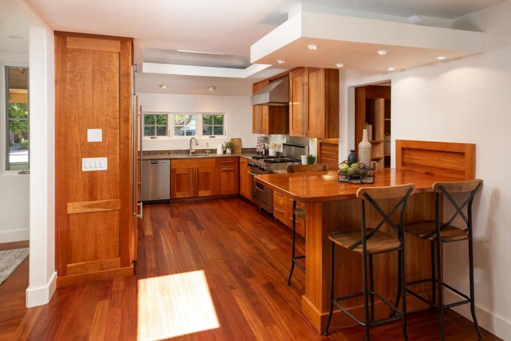 listing image 130722287542933173840