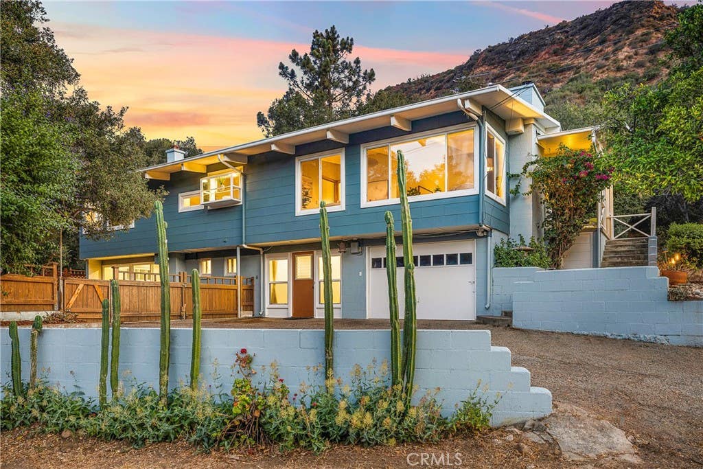 Photo of 28202 Bytha Way WAY, Silverado, CA 92676 (MLS # PW26156497)
