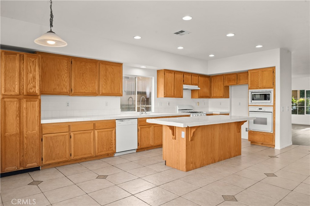 27924 De La Valle Dr.