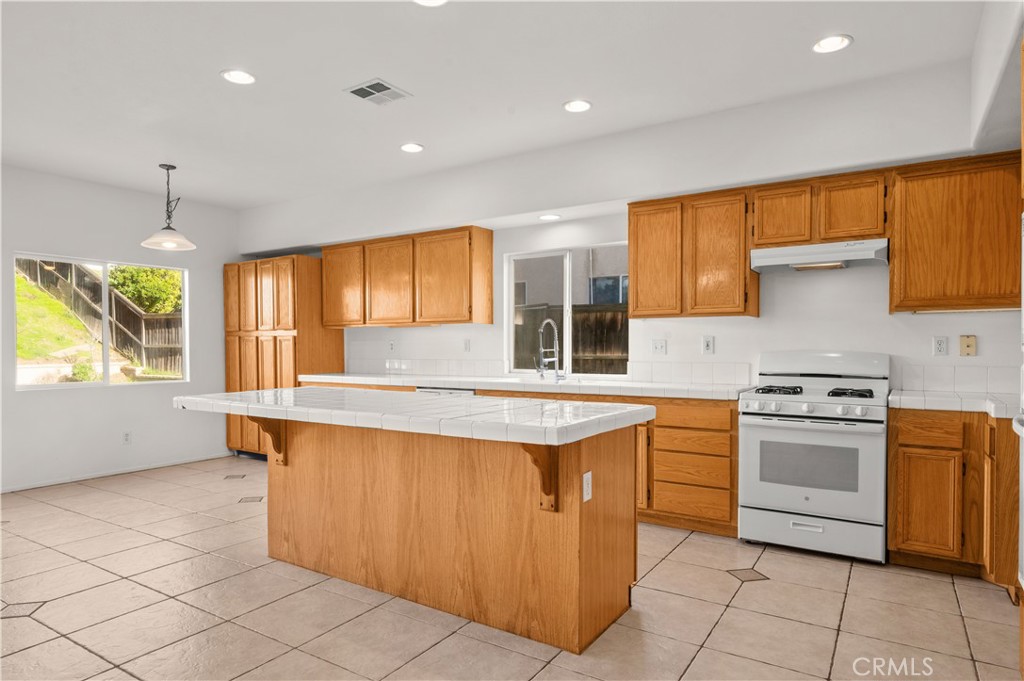 27924 De La Valle Dr.