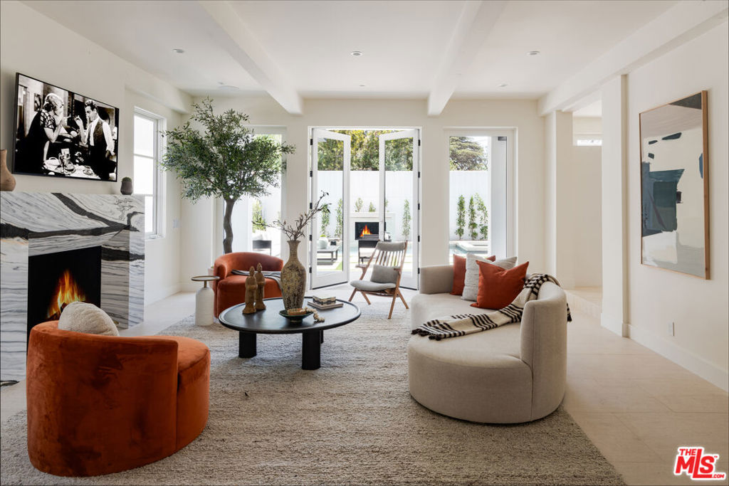 Properties 2 526 N Plymouth Boulevard