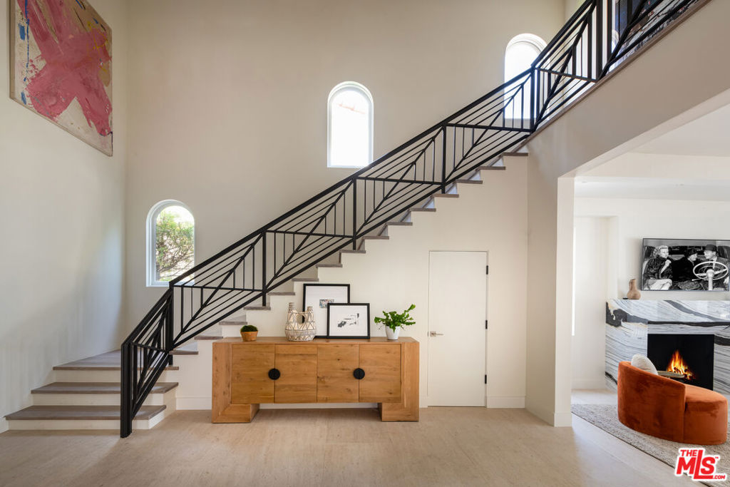 Properties 1 526 N Plymouth Boulevard