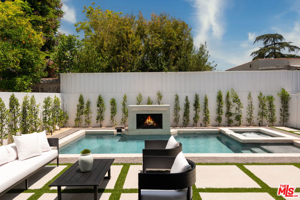 Properties 3 526 N Plymouth Boulevard