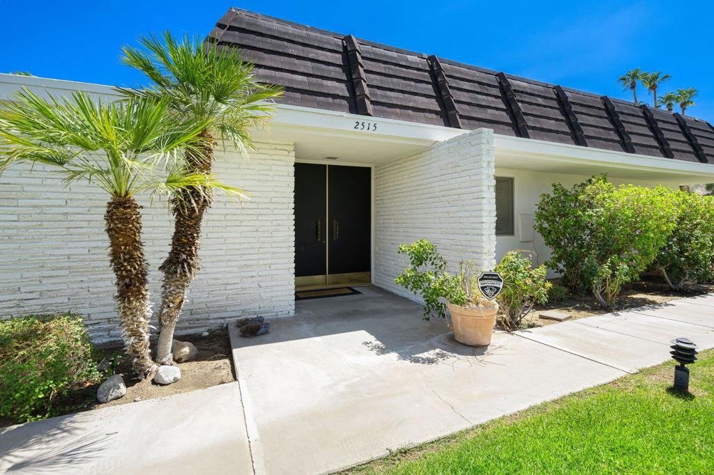 2515 E Jacaranda Road