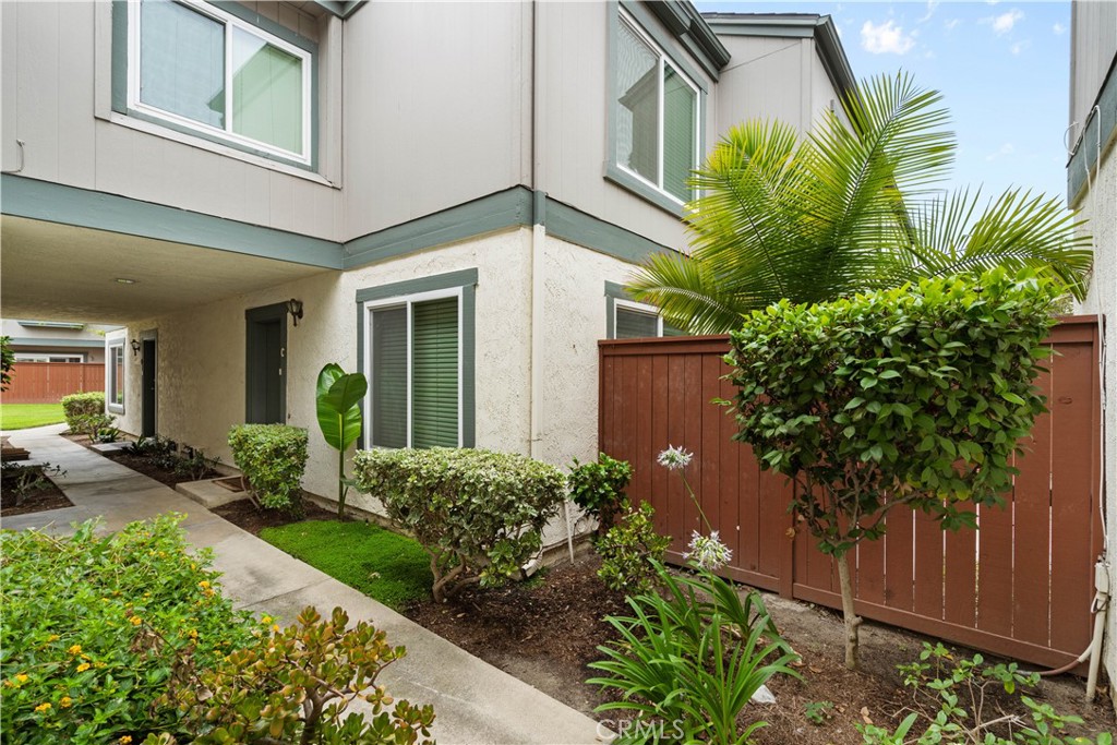 Beautifully maintained townhome nestled in the heart of Diamond Bar within the sought-after Walnut Valley Unified School District. This light-filled residence offers a spacious layout with a comfortable living area, Large Living Room and Formal Dining Room. an updated kitchen with Quartz Counter tops, Hardwood Flooring Throughout and a two-car garage. Enjoy relaxing afternoons on the private patio or take advantage of the community amenities including a pool and spa. Located just minutes from top-rated schools like Quail Summit Elementary and Diamond Bar High School, this home also provides easy access to nearby grocery stores such as H Mart and Albertsons, local parks, and dining options. The property is conveniently close to the Metrolink Station, making it a great choice for those commuting to Downtown LA or the Inland Empire. With a perfect blend of comfort, location, and convenience, this home offers an exceptional opportunity to live in one of Diamond Bar’s most desirable neighborhoods.