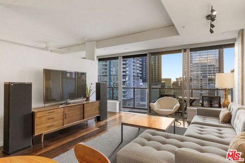 Photo of 1155 S Grand Avenue #808, Los Angeles, CA 90015 (MLS # 26834217)