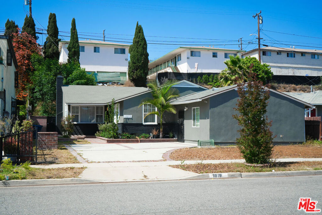 1819 W 129th Street