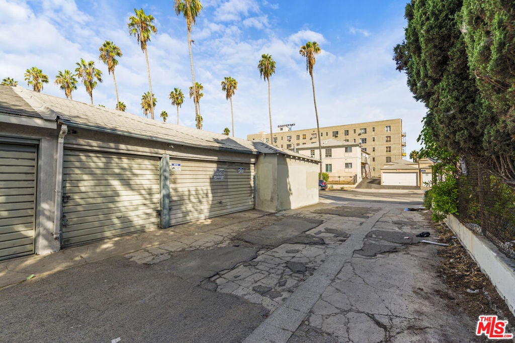 2562 W 11th Street