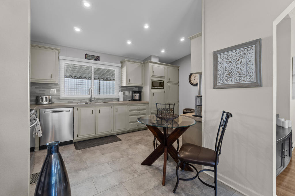 Skys Haven - Manufactured In Park