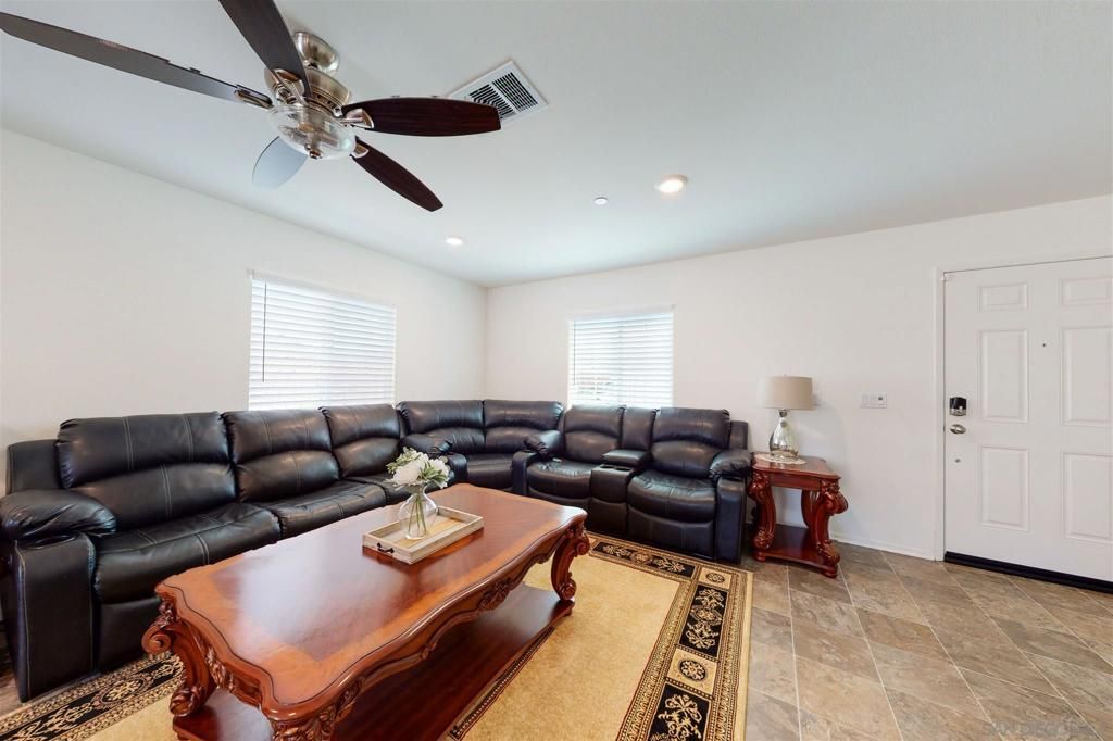 listing image 130728445279013319613