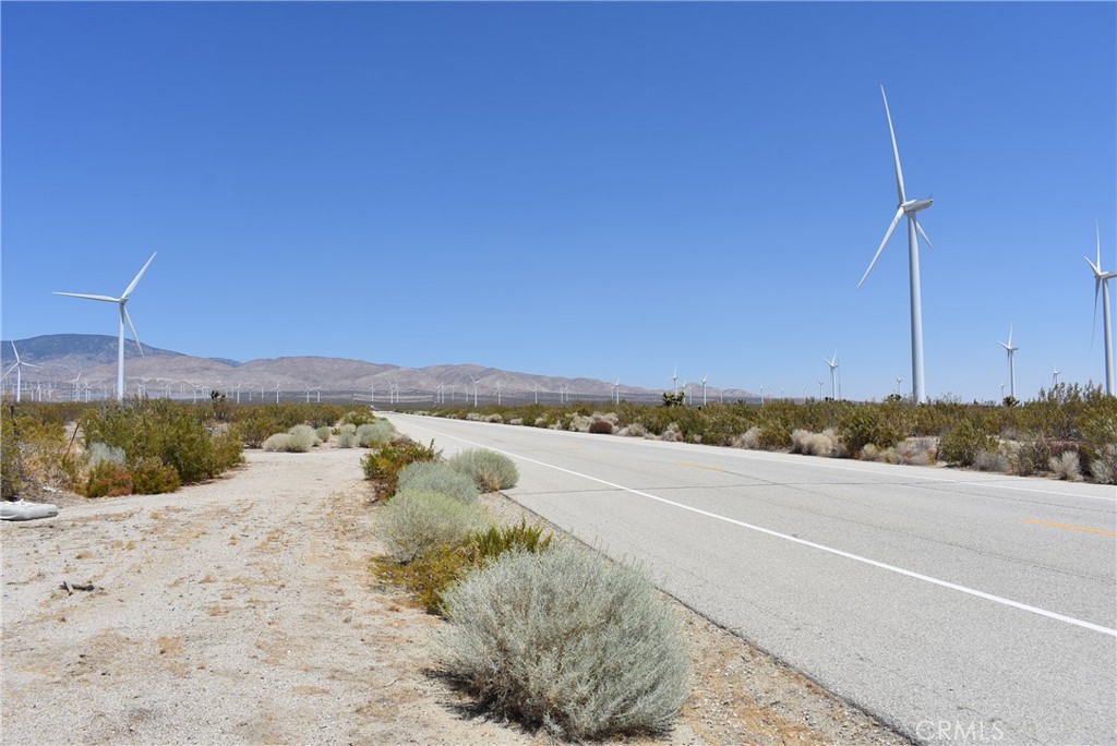 9.58 acre residential lot with 330 feet of paved frontage on 170th Street West, and just under a mile north of Rosamond Blvd. APN 261-102-12.