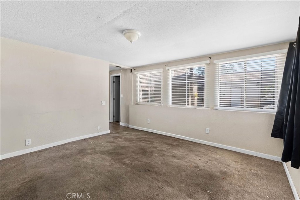 893 E 5th