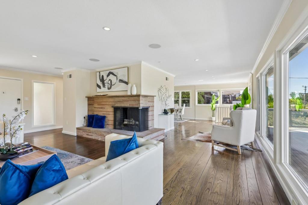 1512 Alturas Drive