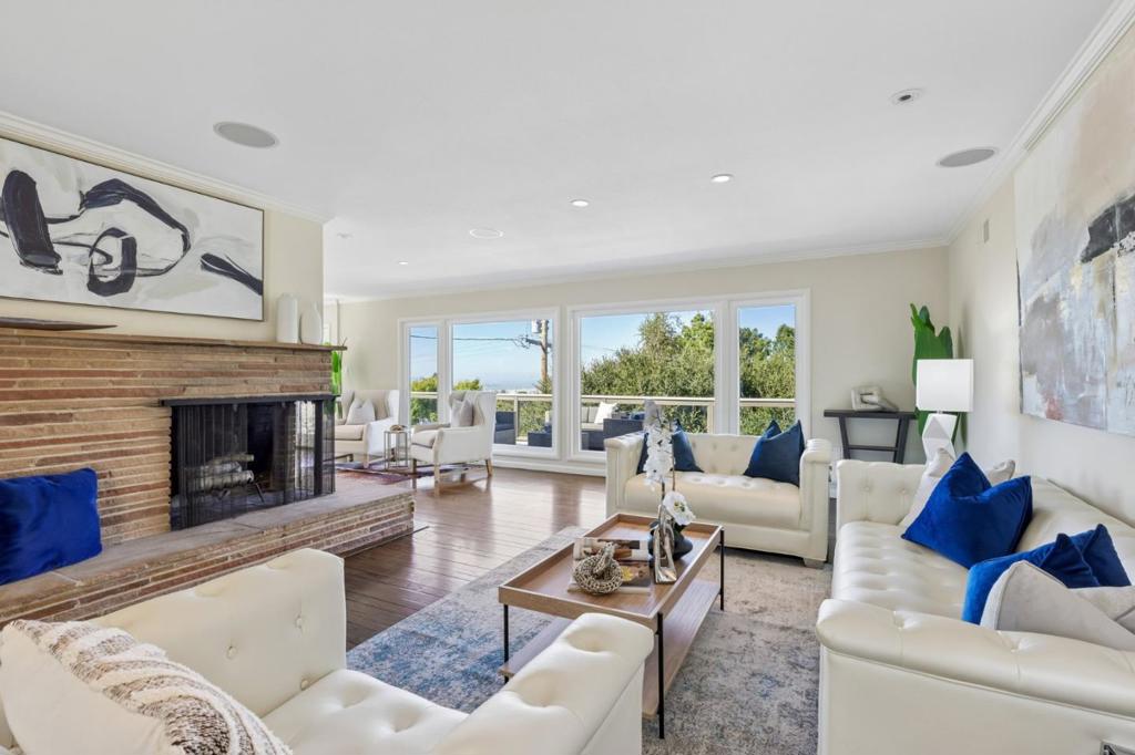 1512 Alturas Drive