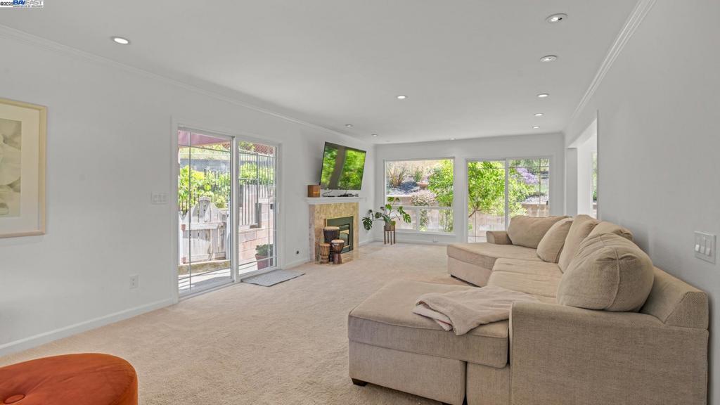 11 Oak Tree Court Ct