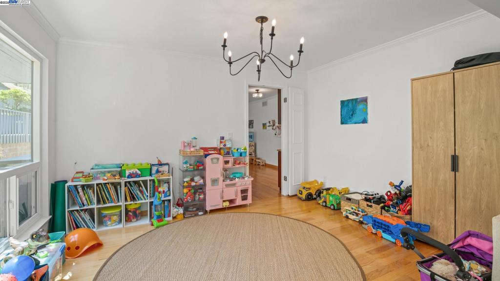 11 Oak Tree Court Ct