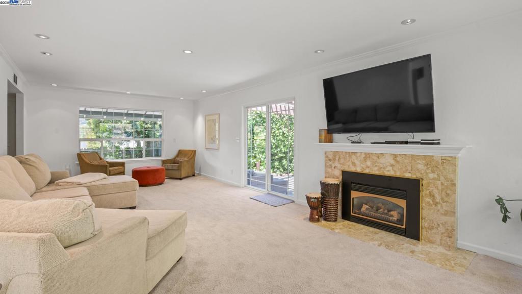 11 Oak Tree Court Ct