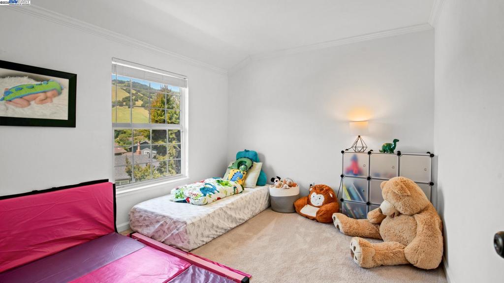 11 Oak Tree Court Ct