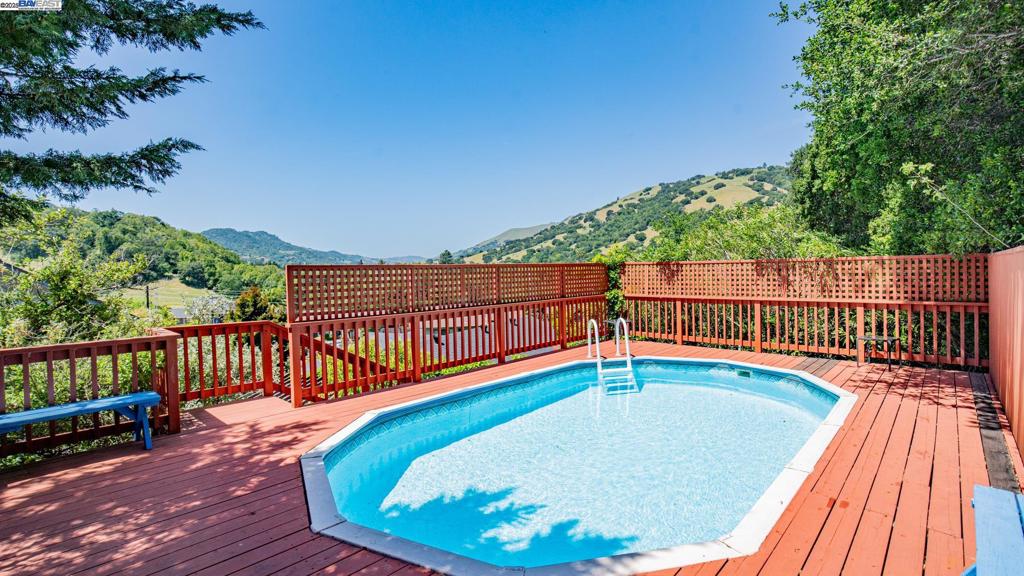11 Oak Tree Court Ct