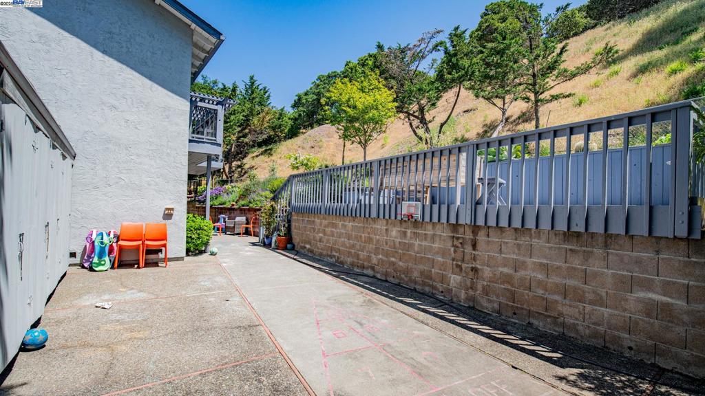 11 Oak Tree Court Ct