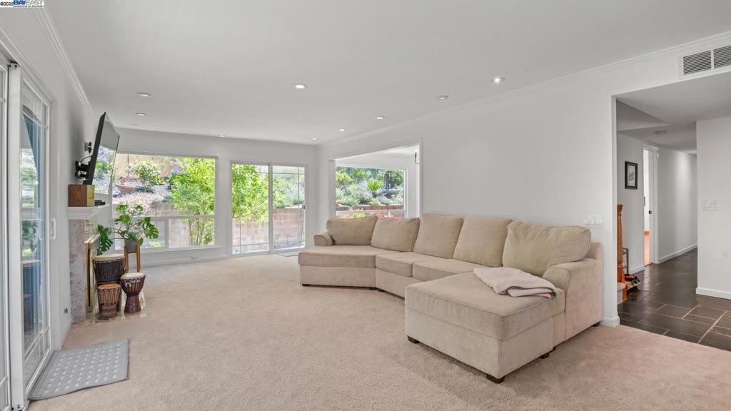 11 Oak Tree Court Ct