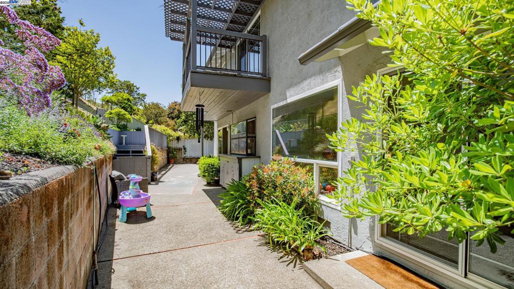 11 Oak Tree Court Ct