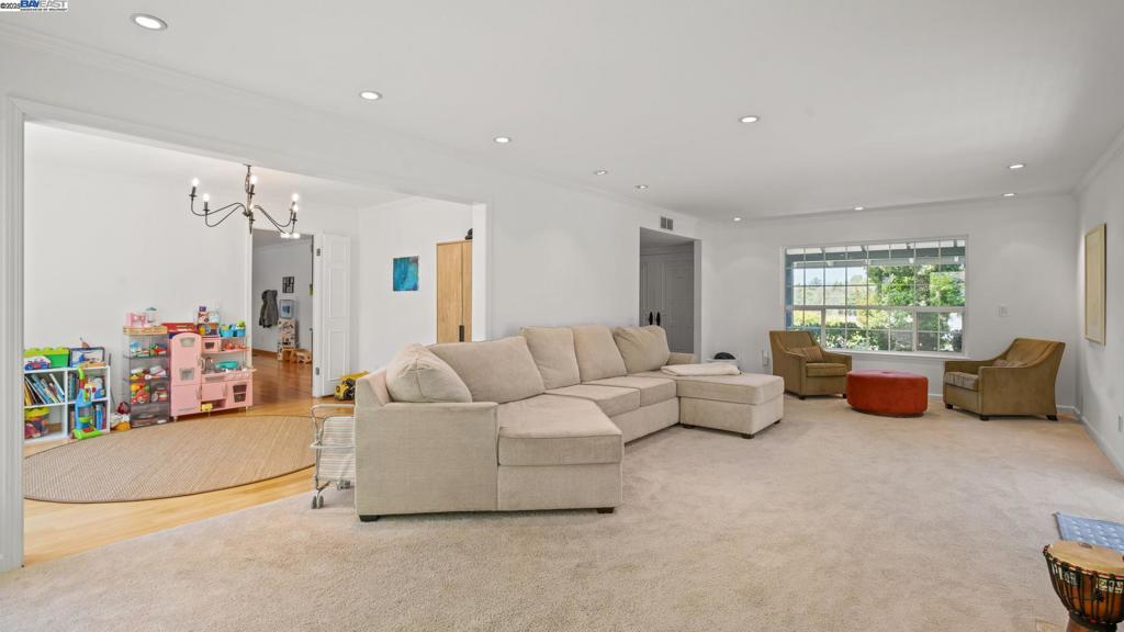 11 Oak Tree Court Ct
