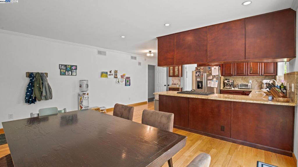 11 Oak Tree Court Ct
