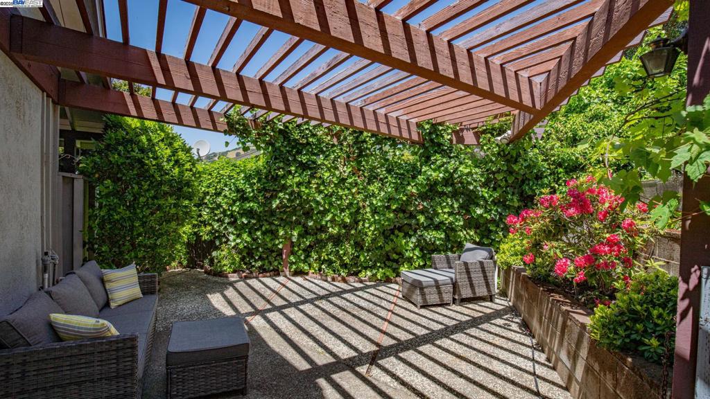 11 Oak Tree Court Ct