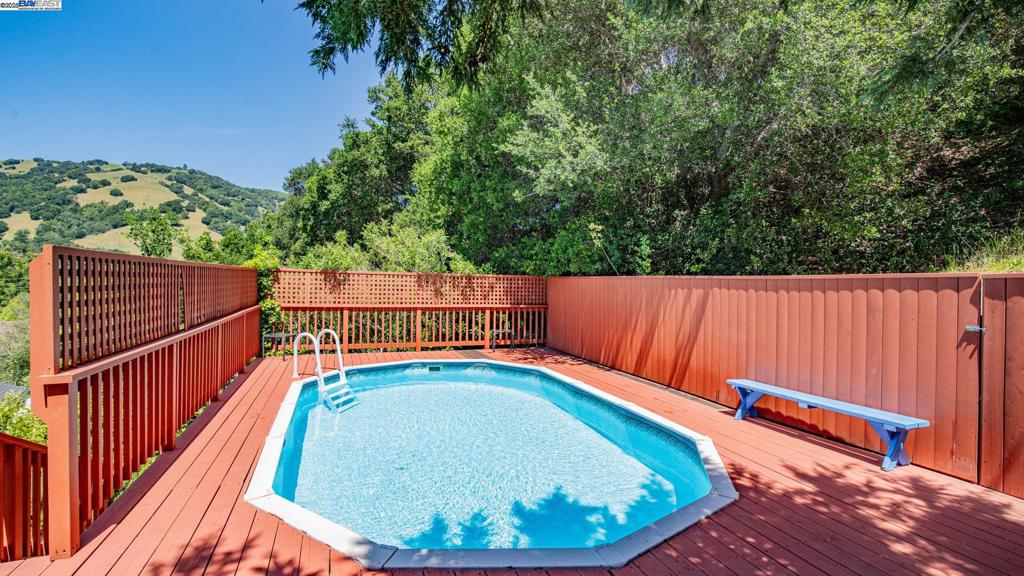 11 Oak Tree Court Ct