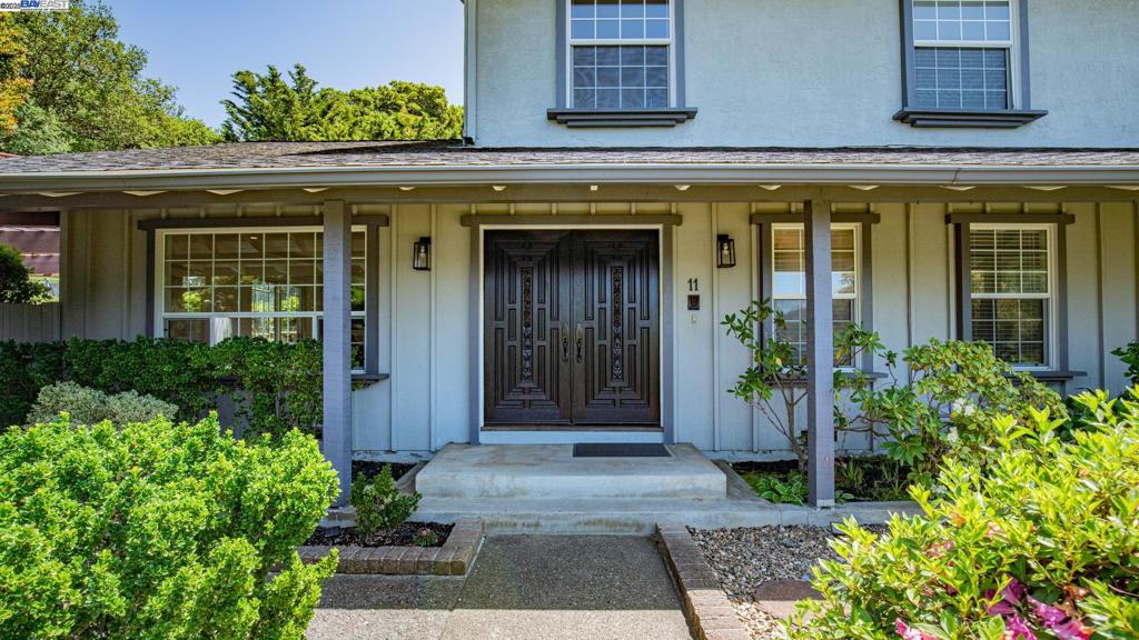 11 Oak Tree Court Ct