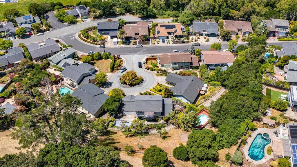 11 Oak Tree Court Ct