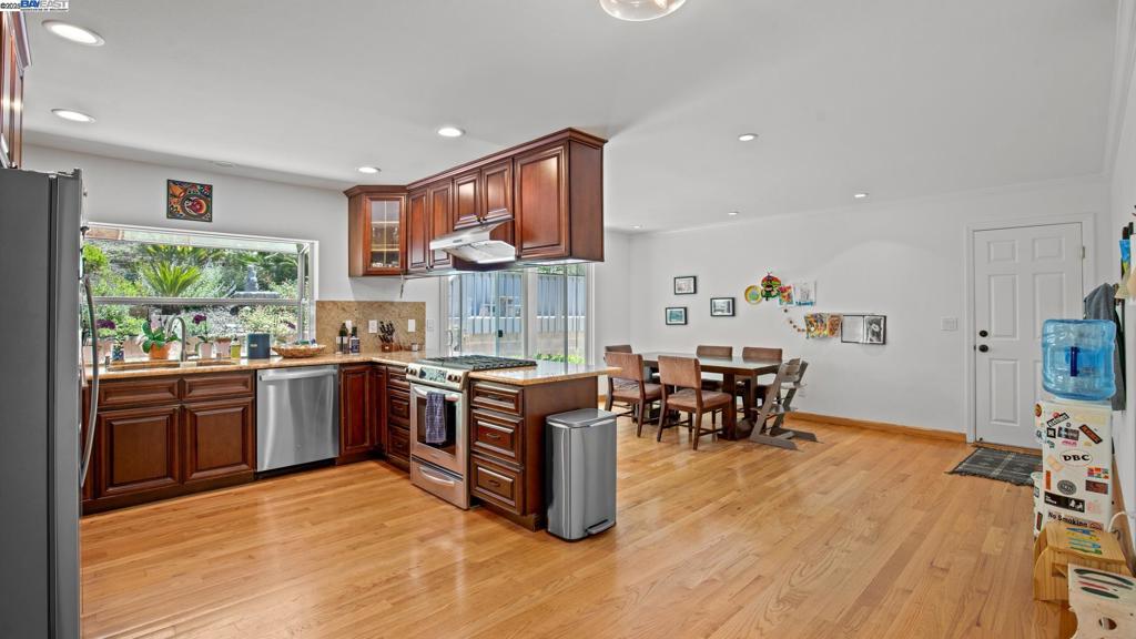11 Oak Tree Court Ct