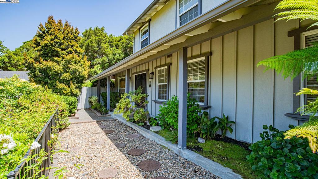 11 Oak Tree Court Ct