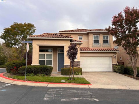 Photo of 2 Poppy Hills Lane LN, San Ramon, CA 94583 (MLS # 41150135)