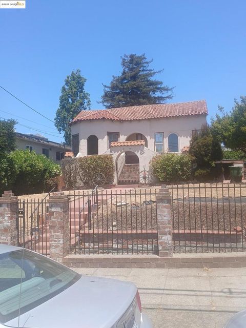 Photo of 1942 E 27Th St St, Oakland, CA 94606 (MLS # 41106414)