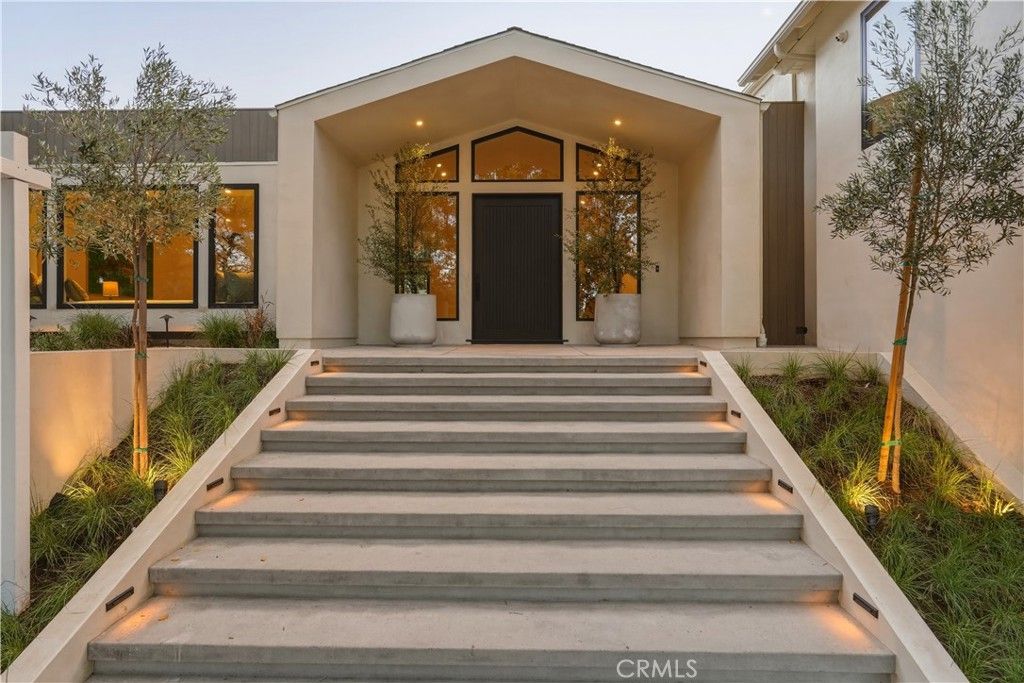 Photo of 12162 Laurel Terrace Drive, Studio City, CA 91604 (MLS # SR26075500)