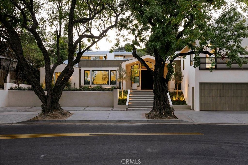 Photo of 12162 Laurel Terrace Drive, Studio City, CA 91604 (MLS # SR26075500)