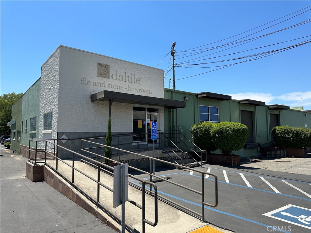 Exceptional commercial warehouse building with showroom office space and loading docks at one of the best locations in Chico. Highly versatile facility. Perfect for general warehouse commercial use, and many other multi-purpose businesses including home improvement, distribution & logistics, food & beverage, wholesale...the list goes on. Located in the heart of Chico's Meyer's Street District, the building is surrounded by solid commercial businesses including construction trade companies, trucking, brewery tasting rooms, food processing, and other commercial industrial companies. Approximately 6400 sq. ft. Includes three active loading docks. Zoned ML Light Manufacturing.