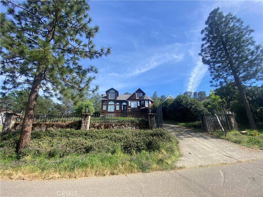 Photo of 17396 Meadow View Dr, Hidden Valley Lake, CA 95467 (MLS # LC26066306)